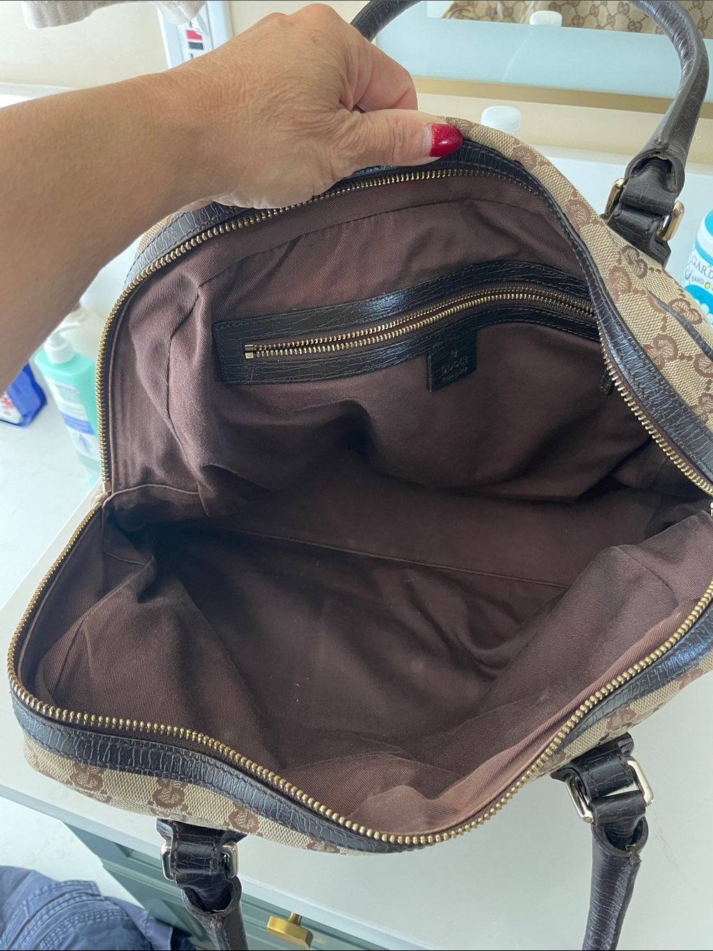 Vintage Well Loved Gucci Bag - Picture 10 of 11